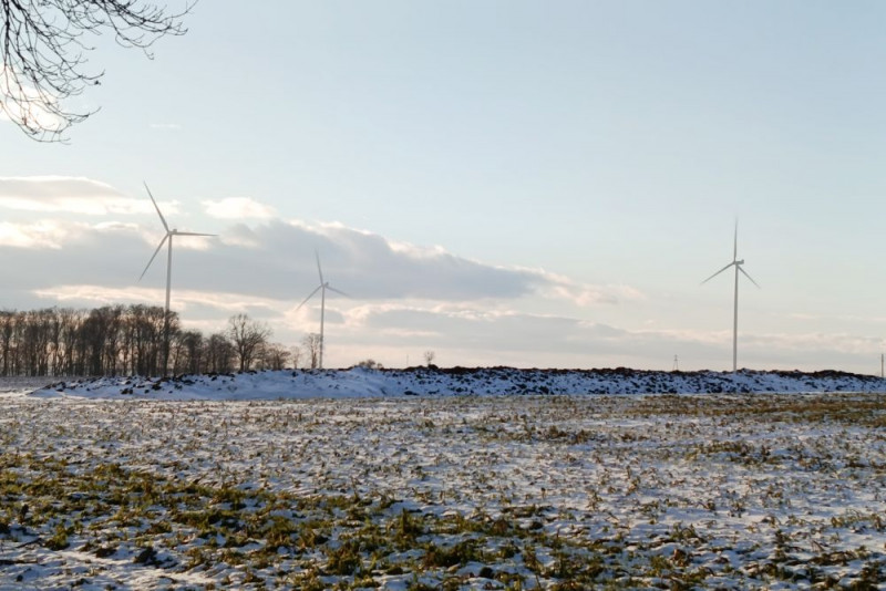 Fotowoltaika i wiatr na lądzie pokryły 26,7% zapotrzebowania na prąd w 2025 roku